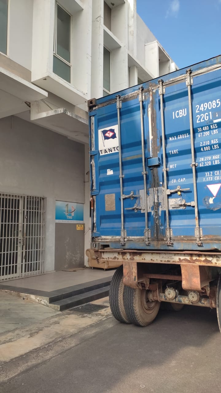 Shipping container on a truck outside the warehouse